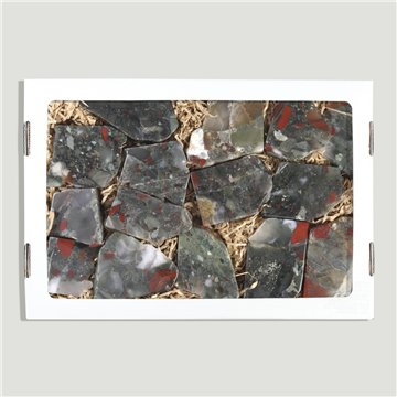 Caja. Sangre de Dragón. Chapas. 26x17cm