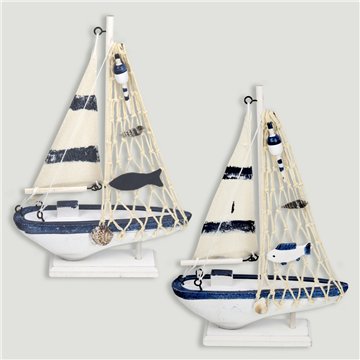 Barco madera con base. Modelos surtidos. 15x22cm