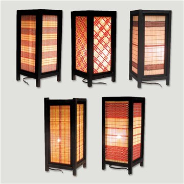 Lampe en bois. Abat-jour en canne. 13x28cm