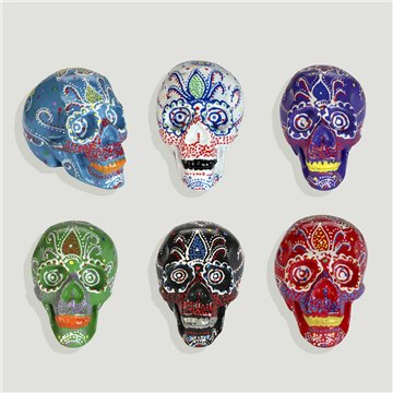 Skull painted resin. Assorted colors. 9X7cm