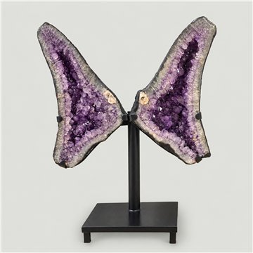 Pieza única. Geoda Amatista. Pie Metal.84kgs. 113x90cm. aprox