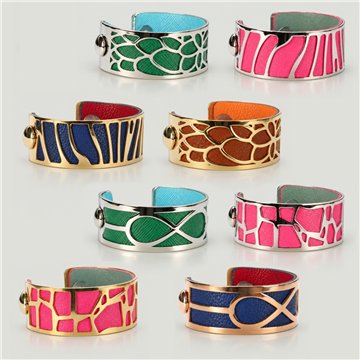 Pulsera Acero silverplated 25mm. Cuero colores surtidos