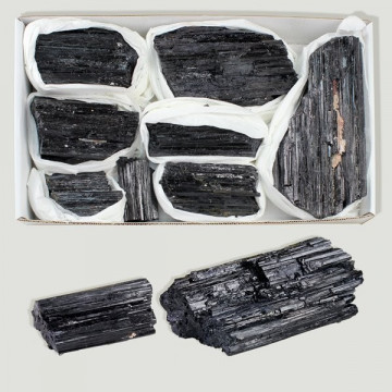 Turmalina negra cristalizada estriadas. 1,300 KG
